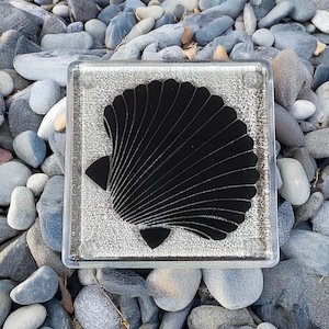 Glass Giftware: NZ Made Glass Coaster Scallop - Black - Single in display box