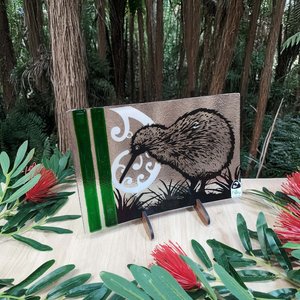 NZ Made Glass Platter/Plate - Native Kiwi/Ponga - Blk/Wht/Green w/stand