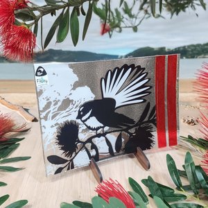 Glass Plates: NZ Made Glass Platter/Plate - Fantail Piwakawaka/Pohutukawa - Blk/Wht/Red w/stand