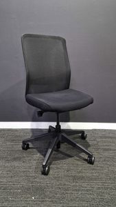 Q5 Task Chair – Vidak - FIL Furniture