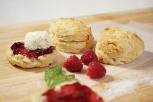 Products: Freshly baked scones (V)
