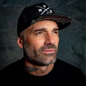 CROSS LOGO SNAPBACK CAP - BLACK