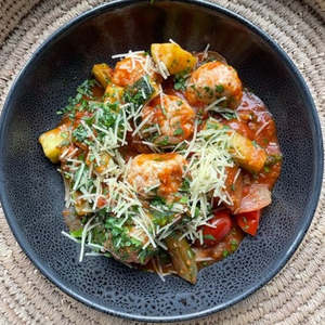 Keto: Chicken Meatballs with Tomato Sauce and Parmesan