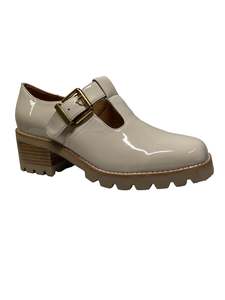 Womens Shoes: Bresley Derry