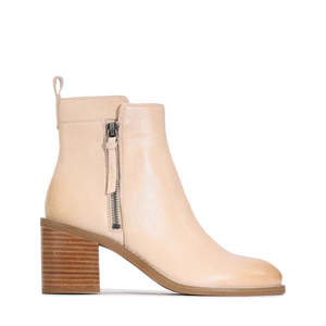 Womens Boots: EOS Charity