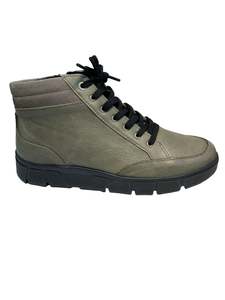 Womens Boots: Suave Elsie