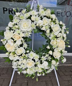 ES06 WHITE WREATH - Flavells Floral Boutique