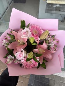 EB08 PINK AND GREEN BOUQUET - Flavells Floral Boutique
