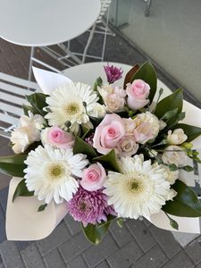 EA01 PINK AND WHITE FLOWER BOX - Flavells Floral Boutique