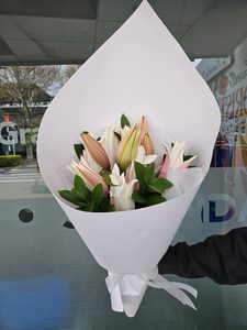 Products: EB22 WHITE LILY BOUQUET - Flavells Floral Boutique