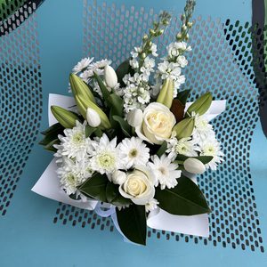 Products: EA16 WHITE FLOWER BOX - Flavells Floral Boutique