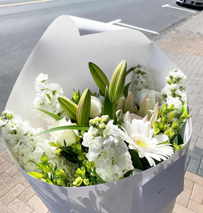 EB32 WHITE BOUQUET - Flavells Floral Boutique