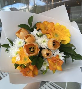EM06 WHITE BOUQUET - Flavells Floral Boutique