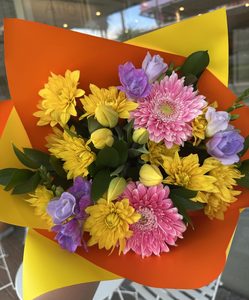 Products: EM05 BRIGHT BOUQUET - Flavells Floral Boutique