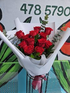 Ev28 one dozen red rose bouquet 12 stems - Flavells Floral Boutique