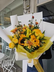 EB16 YELLOW BOUQUET - Flavells Floral Boutique