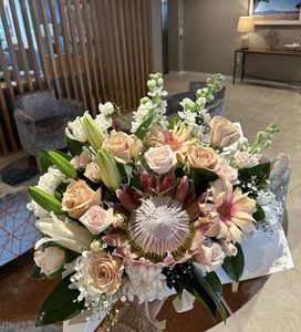 EA03 PEACH AND WHITE FLOWER BOX - Flavells Floral Boutique