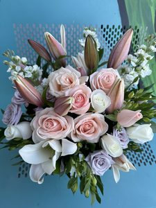 EG01 PASTEL FLOWERS IN VASE - Flavells Floral Boutique