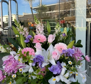 EA04 PASTEL FLOWER BOX - Flavells Floral Boutique