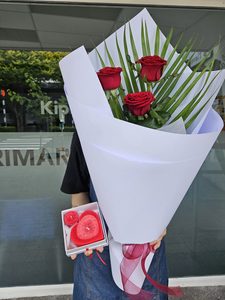 EV07 THREE RED ROSES GIFT SET - Flavells Floral Boutique