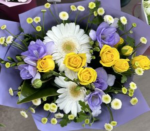 EB38 PURPLE AND YELLOW FLOWER BOUQUET - Flavells Floral Boutique