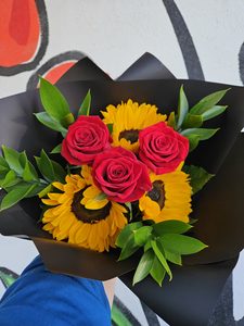 EB06 ROSE AND SUNFLOWER BOUQUET - Flavells Floral Boutique