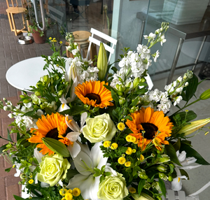 EA07 YELLOW AND WHITE FLOWER BOX - Flavells Floral Boutique