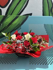 EX04 CHRISTMAS FLOWER BASKET - Flavells Floral Boutique