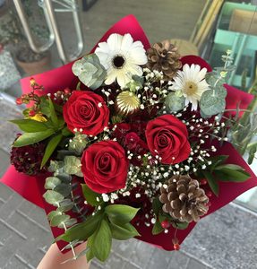 Products: EB57 CHRISTMAS EVE - Flavells Floral Boutique