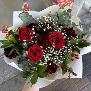 Products: EB56 CHRISTMAS MORNING - Flavells Floral Boutique