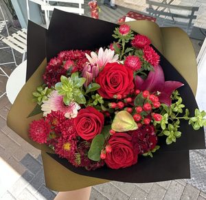 Products: EB55 CHRISTMAS NIGHT - Flavells Floral Boutique