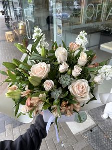 Products: EA02 CREAM COLOUR FLOWER BOX - Flavells Floral Boutique
