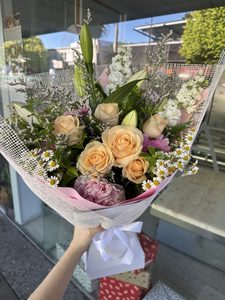 EB18 PINK AND WHITE FLOWER WATER BOX - Flavells Floral Boutique