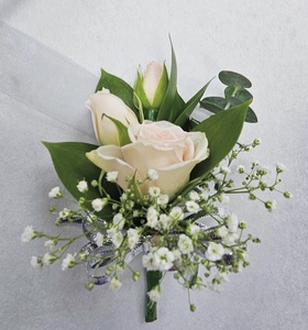 EC02 BOUTONNIERE - Flavells Floral Boutique