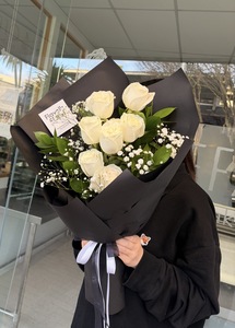 Products: EB64 WHITE ROSES - Flavells Floral Boutique