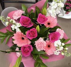 Products: EB61 PINK ROSE BOUQUET - Flavells Floral Boutique