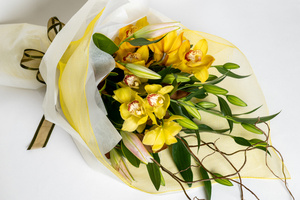 Anniversary: FLORIST CHOICE MIX FLOWERS BOUQUET - Botany Downs Florist & East Auckland same day delivery flowers Howick Florist