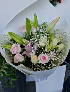 Products: floral choice lily with mix roses - Botany Downs Florist & East Auckland same day delivery flowers Howick Florist