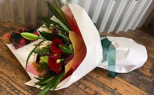 Chirstmas: bouquet & chocolates, all the Christmas treats.