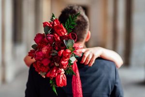 Packaging: Bridal Bouquet Red & Romance
