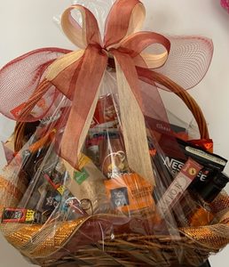 Candle: Deluxe Gourmet Hamper
