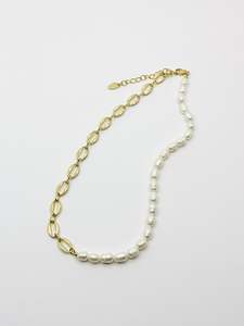 Jewellery: Some Gold Plated Pearl and Oval Chain Link Necklace 042