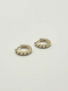 Jewellery: Some Multi Gold Coloured Huggie Earrings 1001