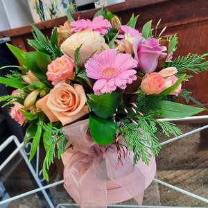 Arrangements: La Fleur Hatbox