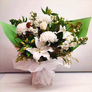 Bouquets: White Elegance Flowerbox