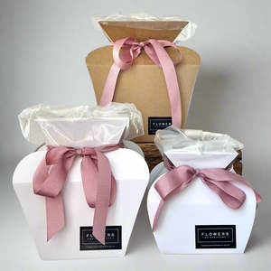 Bouquets: Water Container Box