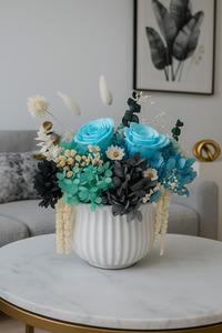 Products: Tekapo Roses Flower Vase Arrangement Flower Boutique