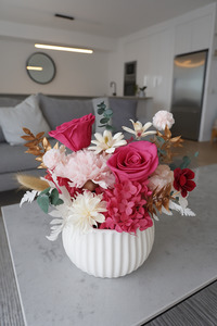 Products: Hamilton Roses Flower Vase Arrangement Flower Boutique