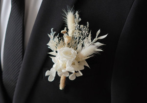 Roses Bohemian Boutonniere - white Flower Boutique