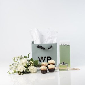 Gifts Combo Flower Gifts: French Pear Ecoya Cupcakes and Flowers Gift Set